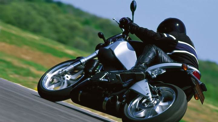 Buell XB9S Lightning 2003 Side Back Pose
